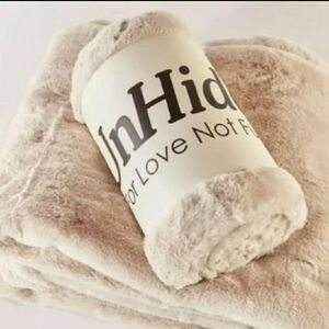 UNHIDE MARSH BLANKET